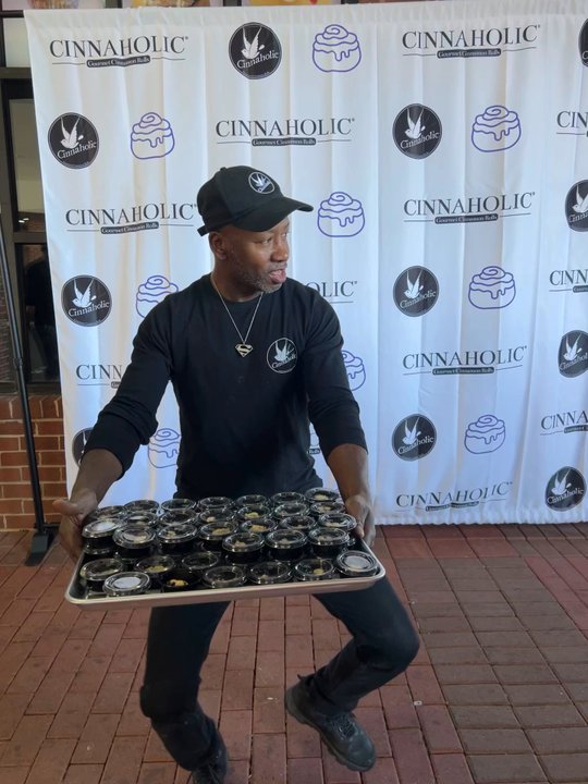 Cinnaholic - Bakeries Near Me - Herndon, Virginia