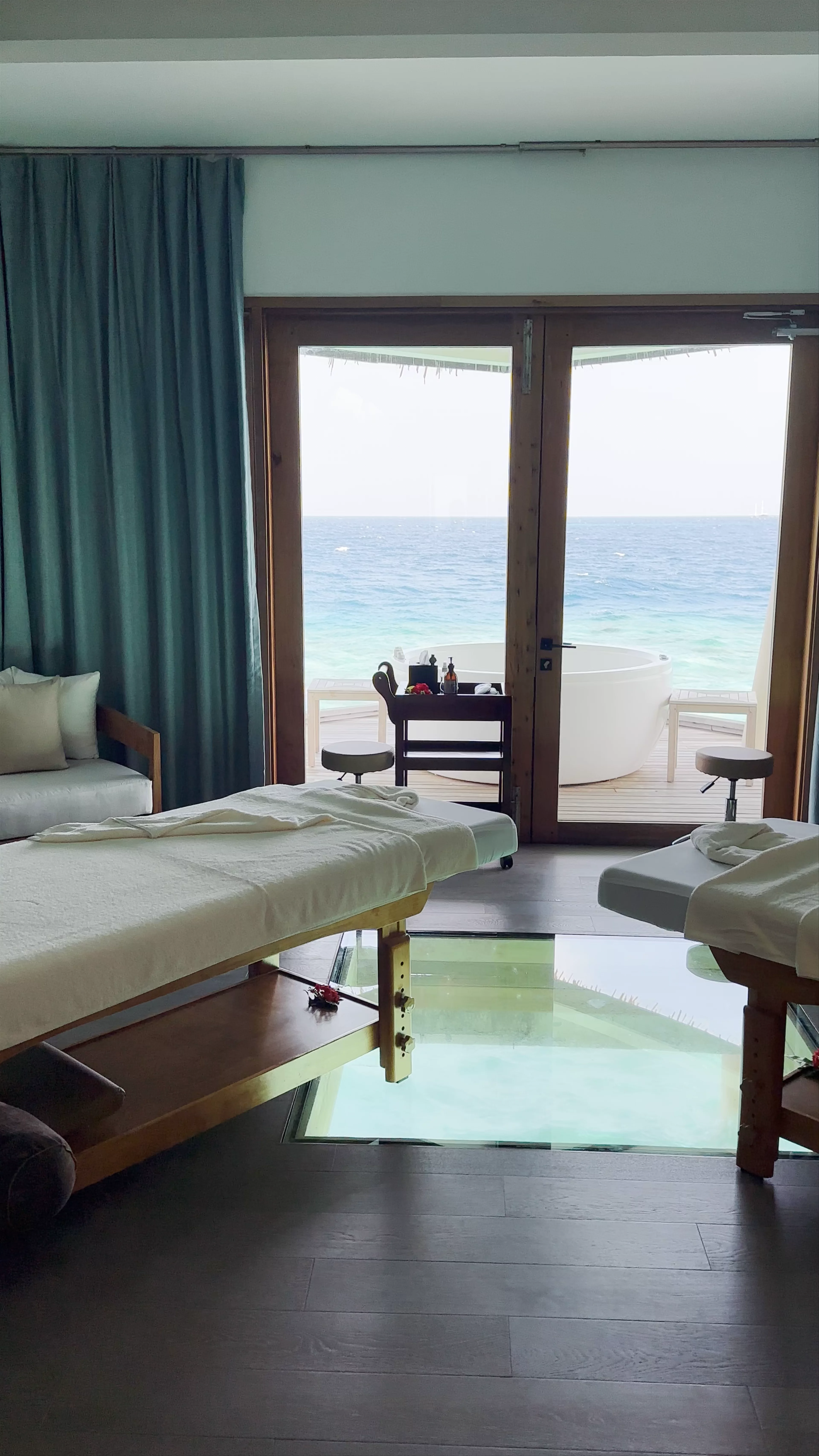 Radisson Blu Resort Maldives, Huruelhi Island