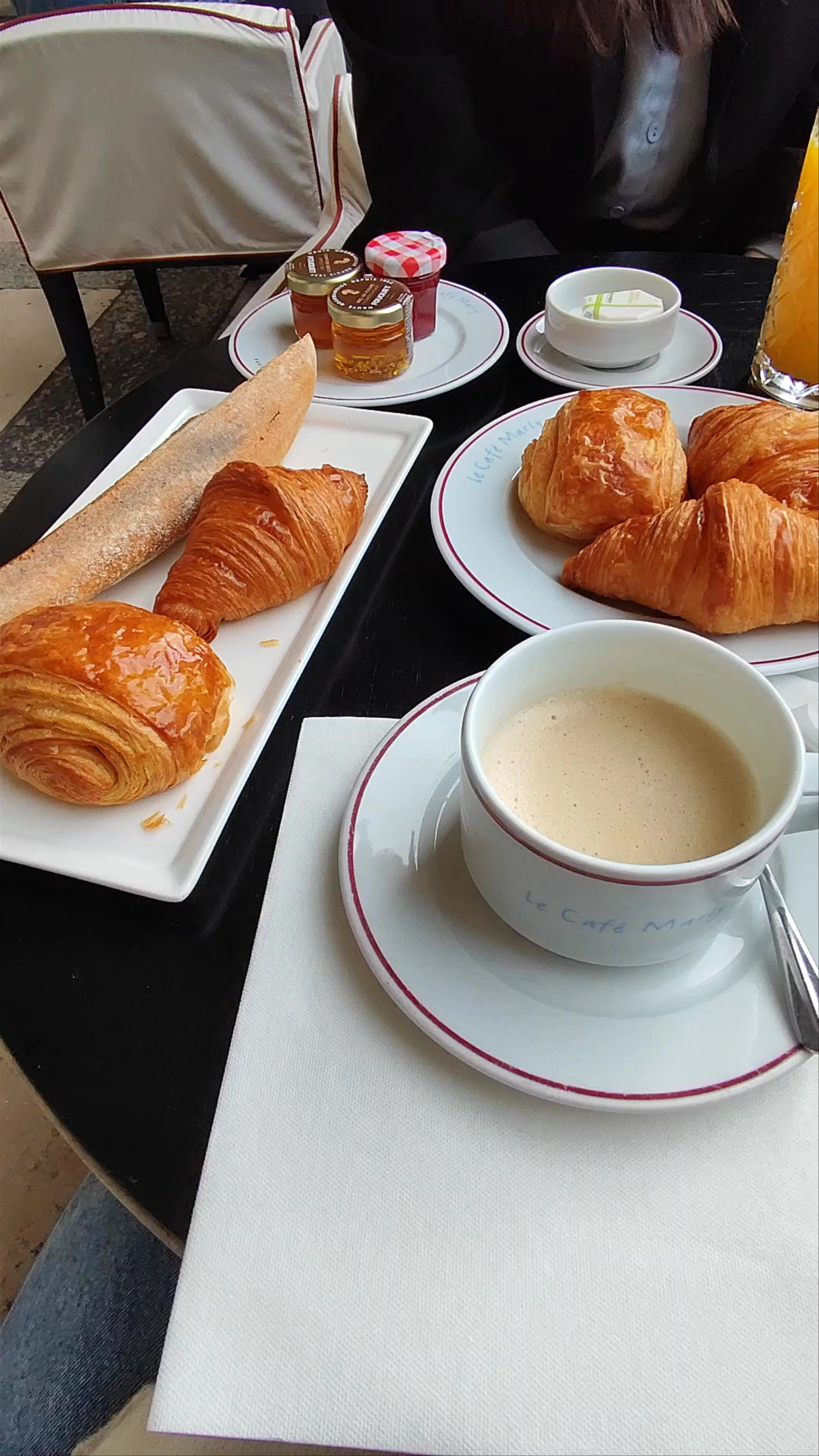 Le Café Marly