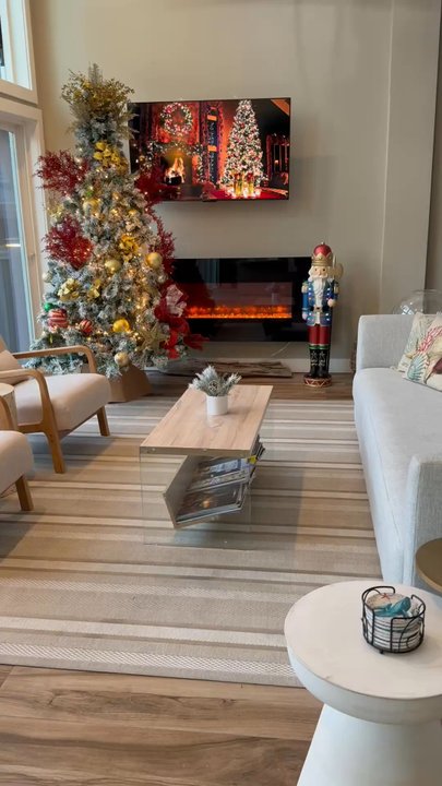 Ocean View Inn - Lobby updated during last Christmas. - Hotels Near Me - Montara, California