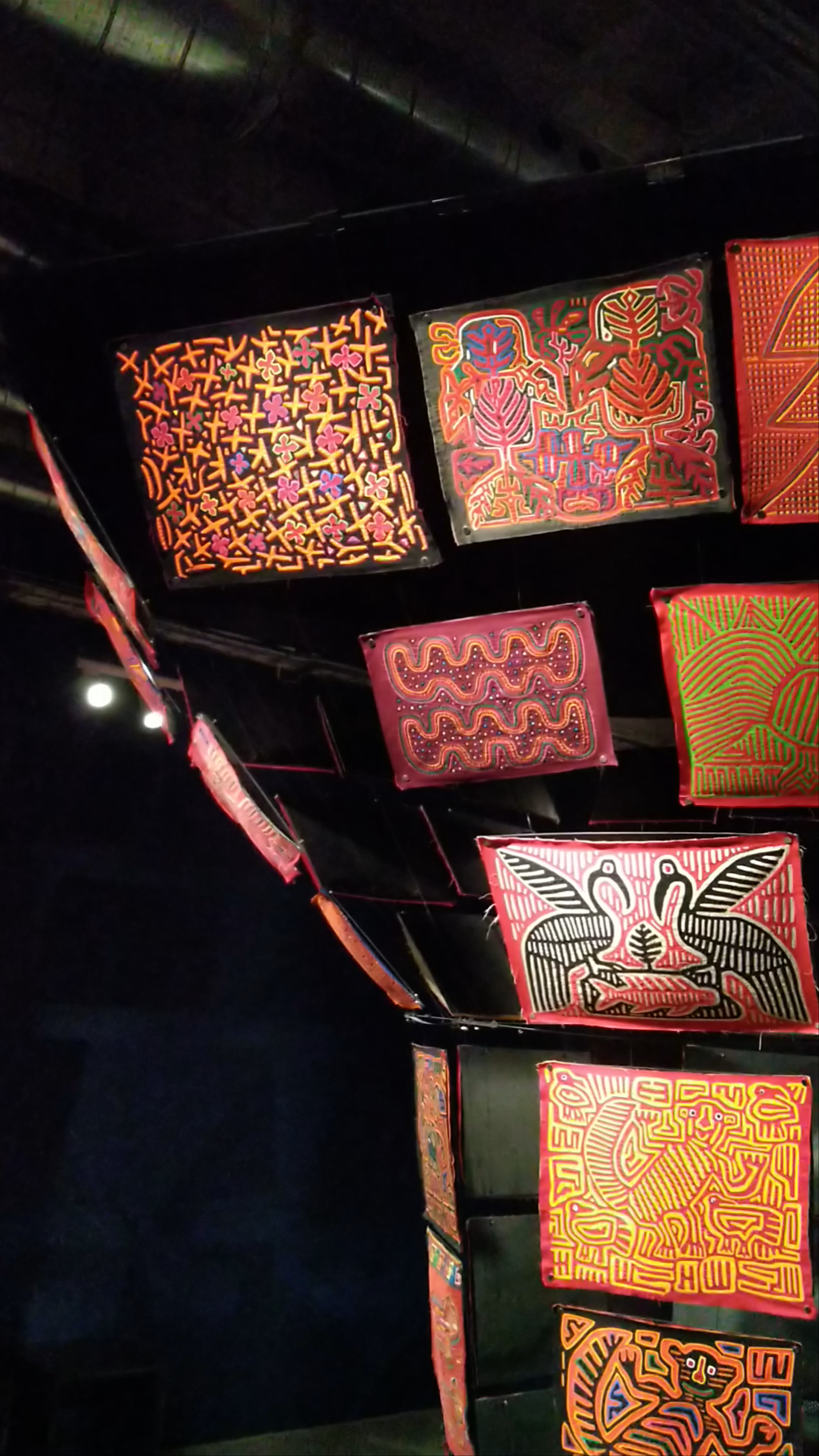 Museo de la Mola (MUMO): Vibrant Kuna Art in Panama City