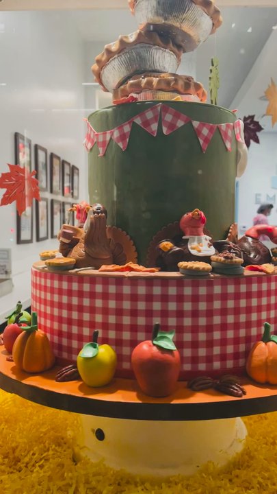Empire Cake - Spinning cake - Bakeries Near Me - New York, New York