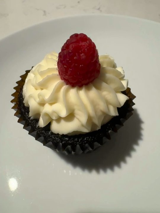 Cupcakin' Bake Shop - Raspberry chocolate cupcake - Cupcakes Near Me - Oakland, California