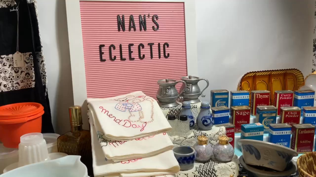 Whatnot - Vintage kitchen, Pyrex,Tupperware,textiles, doilies, aprons ...