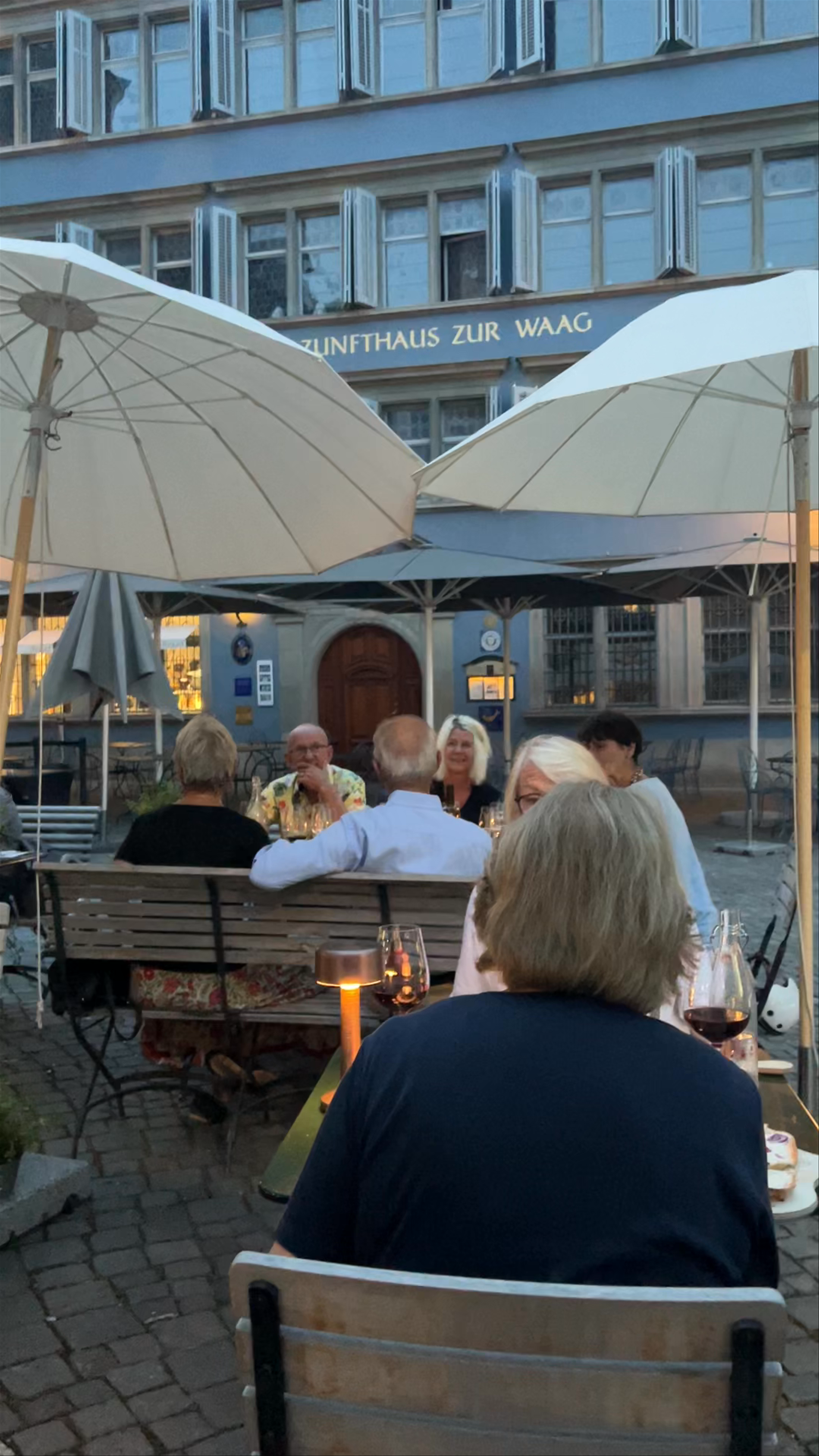 Evening Dining and Social Vibes at Wirtsstube Münsterhöfli in Zürich