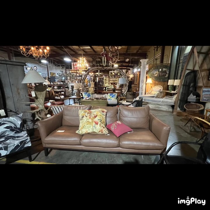 The Antique Warehouse - Antiques Near Me - Hudson, New York