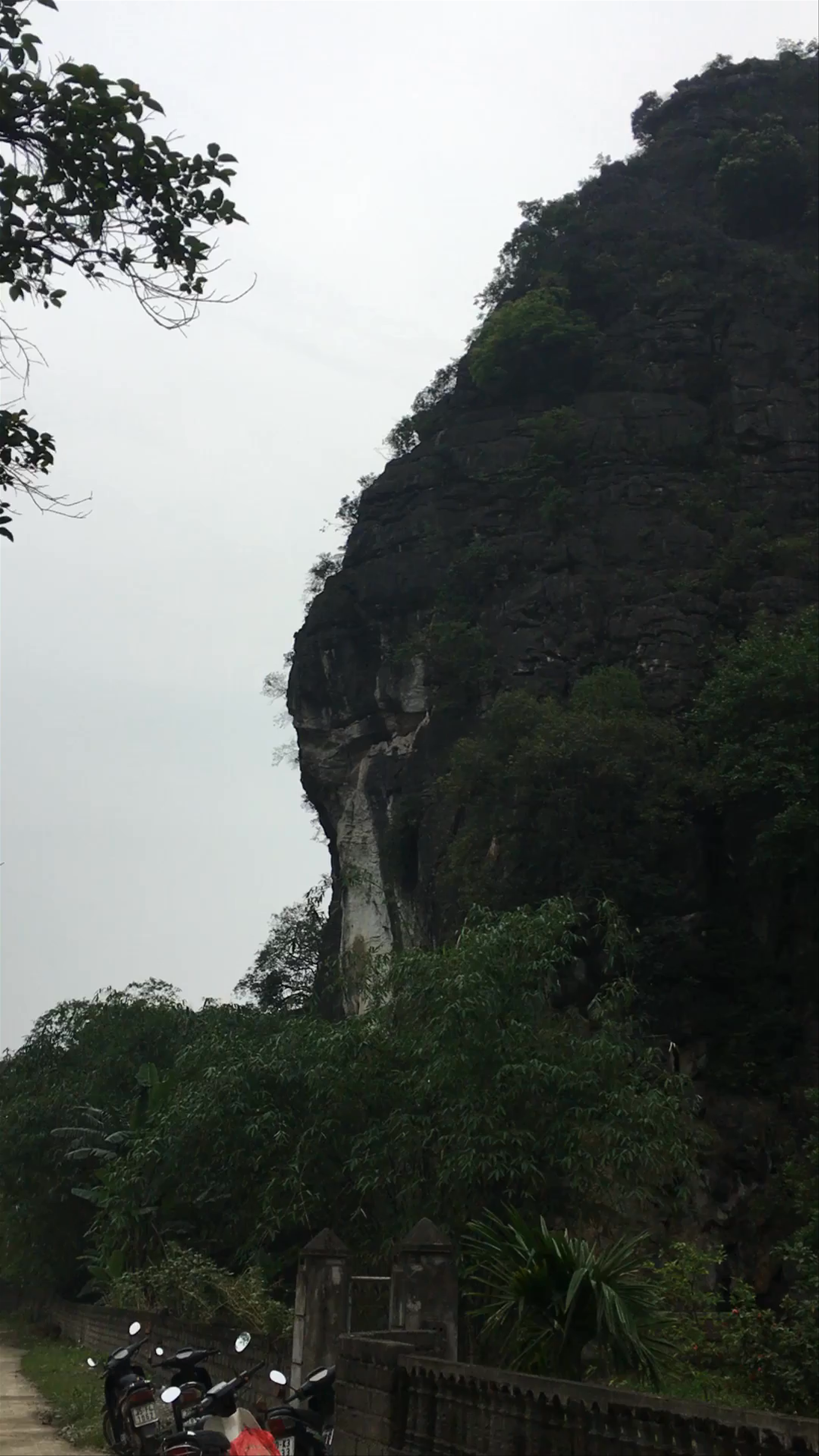 Nhà hàng Quảng Hiền