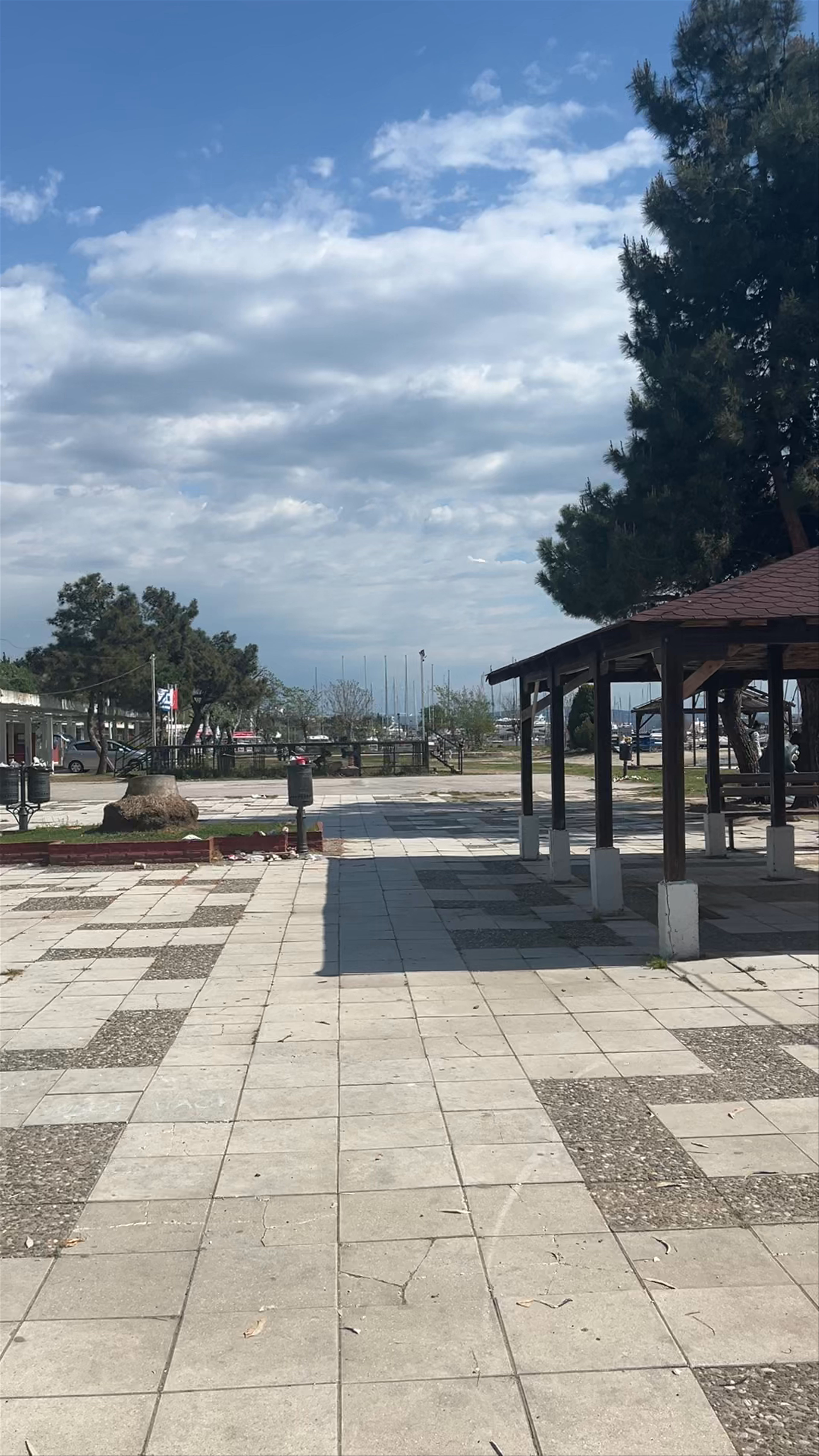 Golden Bay Aretsou: Calm Coastal Haven in Kalamaria, Greece