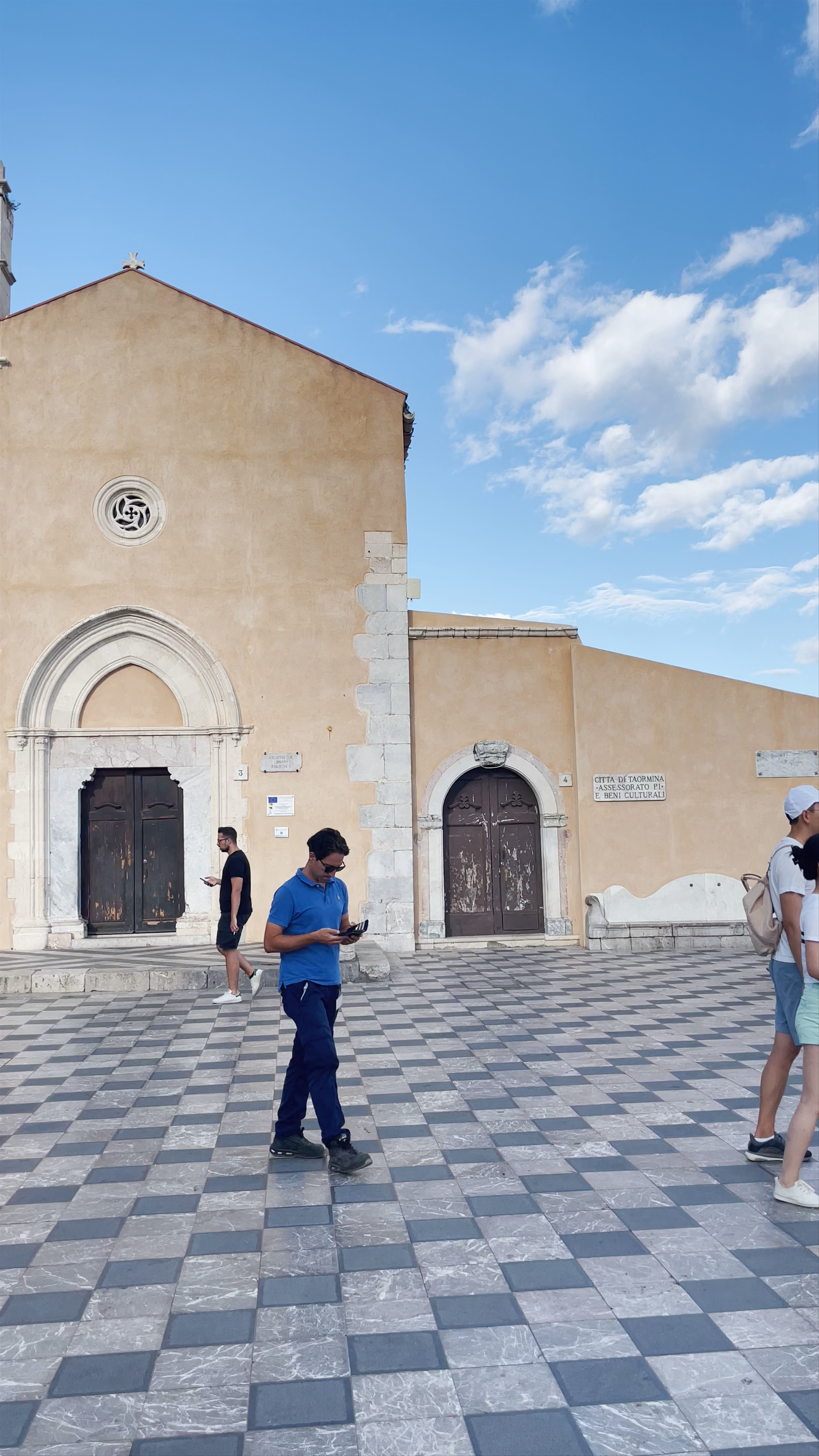 Piazza IX Aprile: Iconic Square in Taormina, Sicily