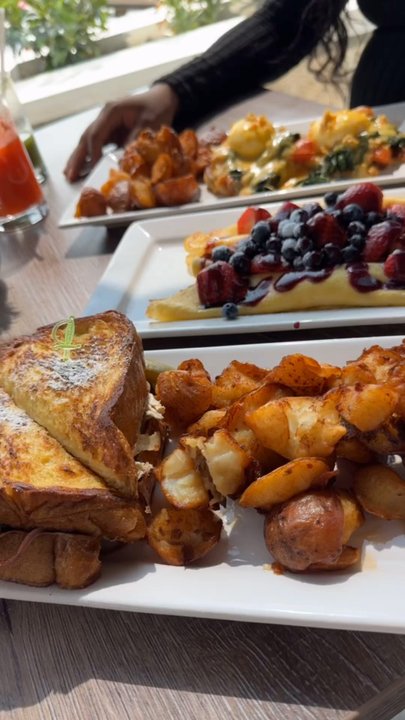 Sweet Cafe - Monte Cristo Sandwich, Berry Feast Crepe, Mediterranan Benedict - Breakfast & Brunch Near Me - Chicago, Illinois
