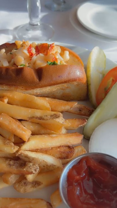 Harbor Mist - The lobster roll - Seafood Near Me - Cold Spring Harbor, New York