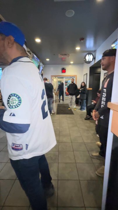 Buffalo Wild Wings - 10/11/25 Mariners Game night - American Near Me - Puyallup, Washington
