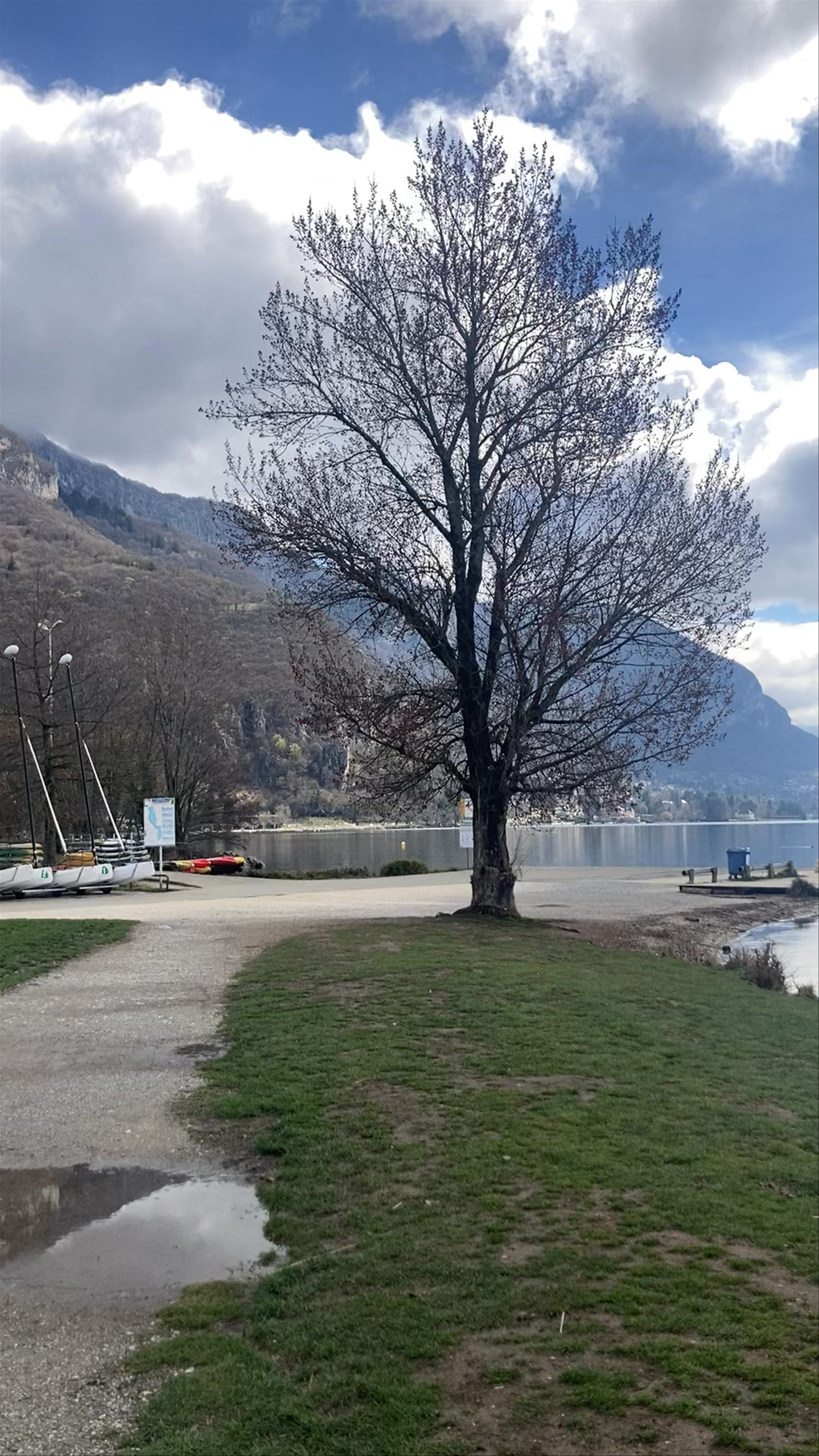 Peaceful Lakeside Stroll at Parking Plage d'Albigny, Annecy-le-Vieux