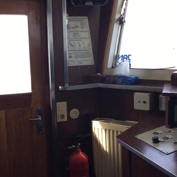 Reederei Narg - Der Arbeisplatz des Schiffsführers. The Captain's workspace. - Hotels & Travel Near Me - Cuxhaven, NI
