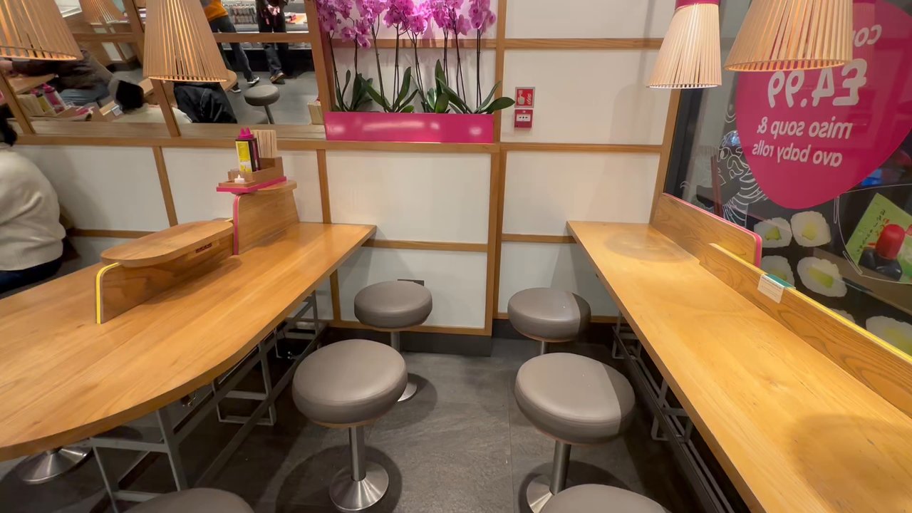 Itsu - Inside establishment - Sushi Bars Near Me - London, XGL