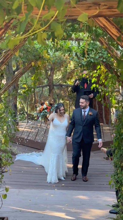 Arrowhead Pine Rose Cabins - Confetti toss back up with aisle - Venues & Event Spaces Near Me - Twin Peaks, California