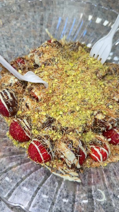Kravings Fruit Bar - Dubai Strawberries! - Juice Bars & Smoothies Near Me - Santee, California
