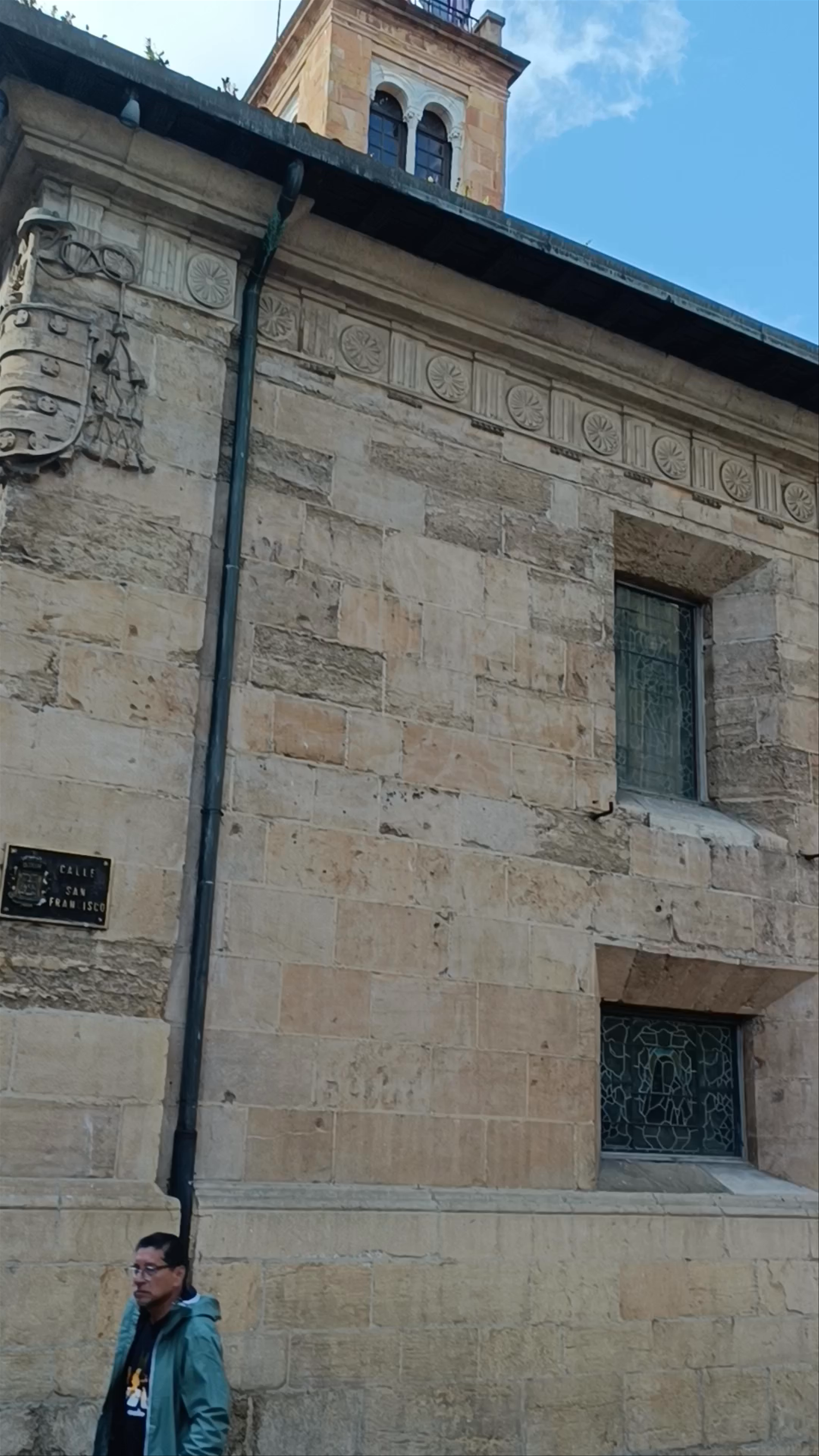 Historic Architecture and Quiet Moments at Universidad de Oviedo
