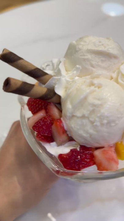 Mango Mango Dessert - Dessert cup with coconut vanilla ice cream - Juice Bars & Smoothies Near Me - West Windsor Township, New Jersey