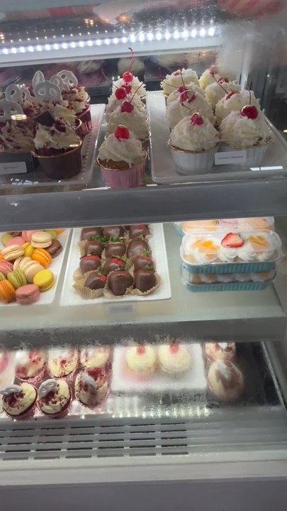 Gigi Doux - We happened to be at their grand opening - Cupcakes Near Me - Camas, Washington