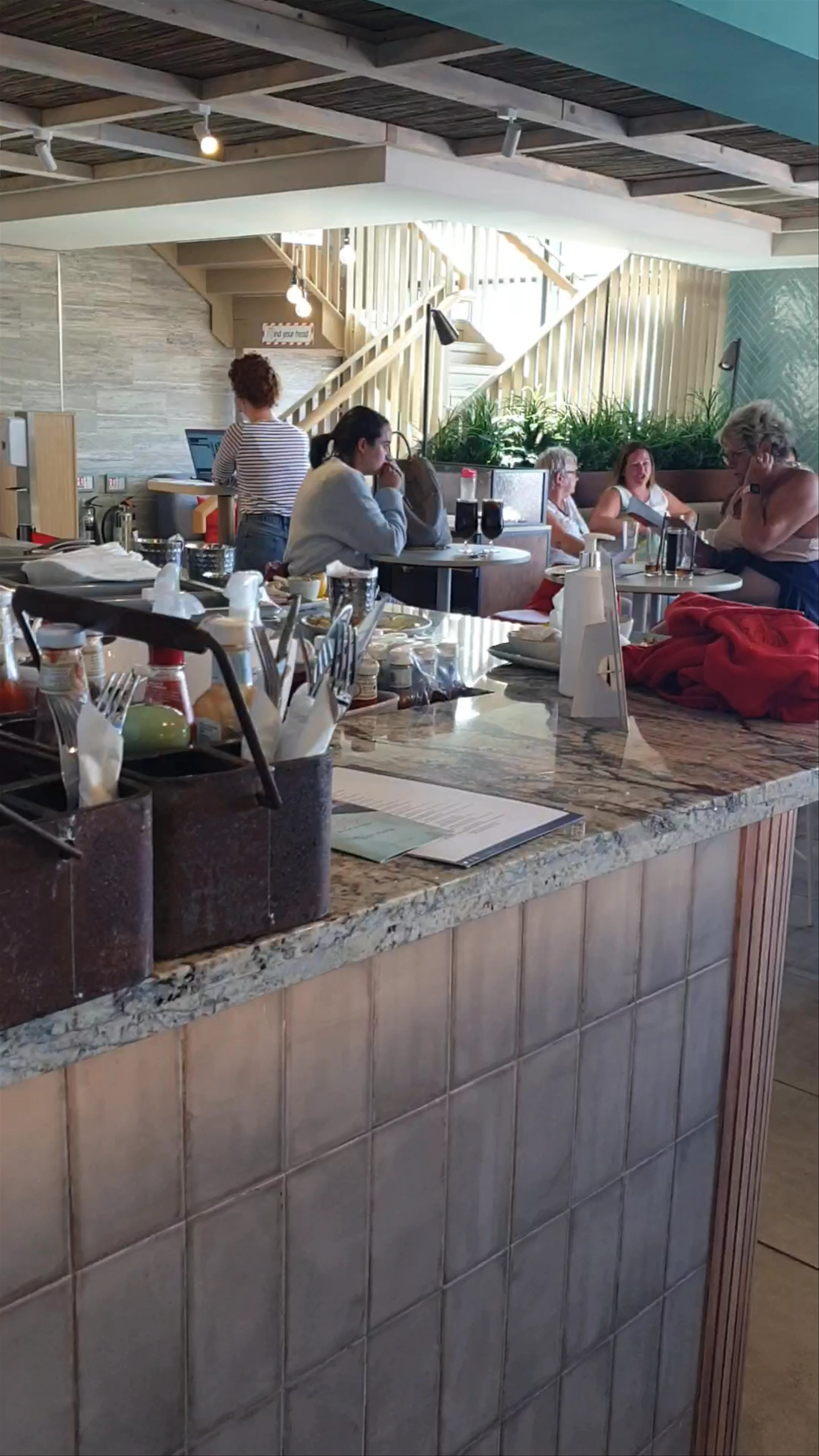 Mickeys Beach Bar & Restaurant