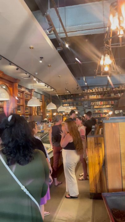 Caffe Nero - Ambiance - Coffee & Tea Near Me - Dedham, Massachusetts
