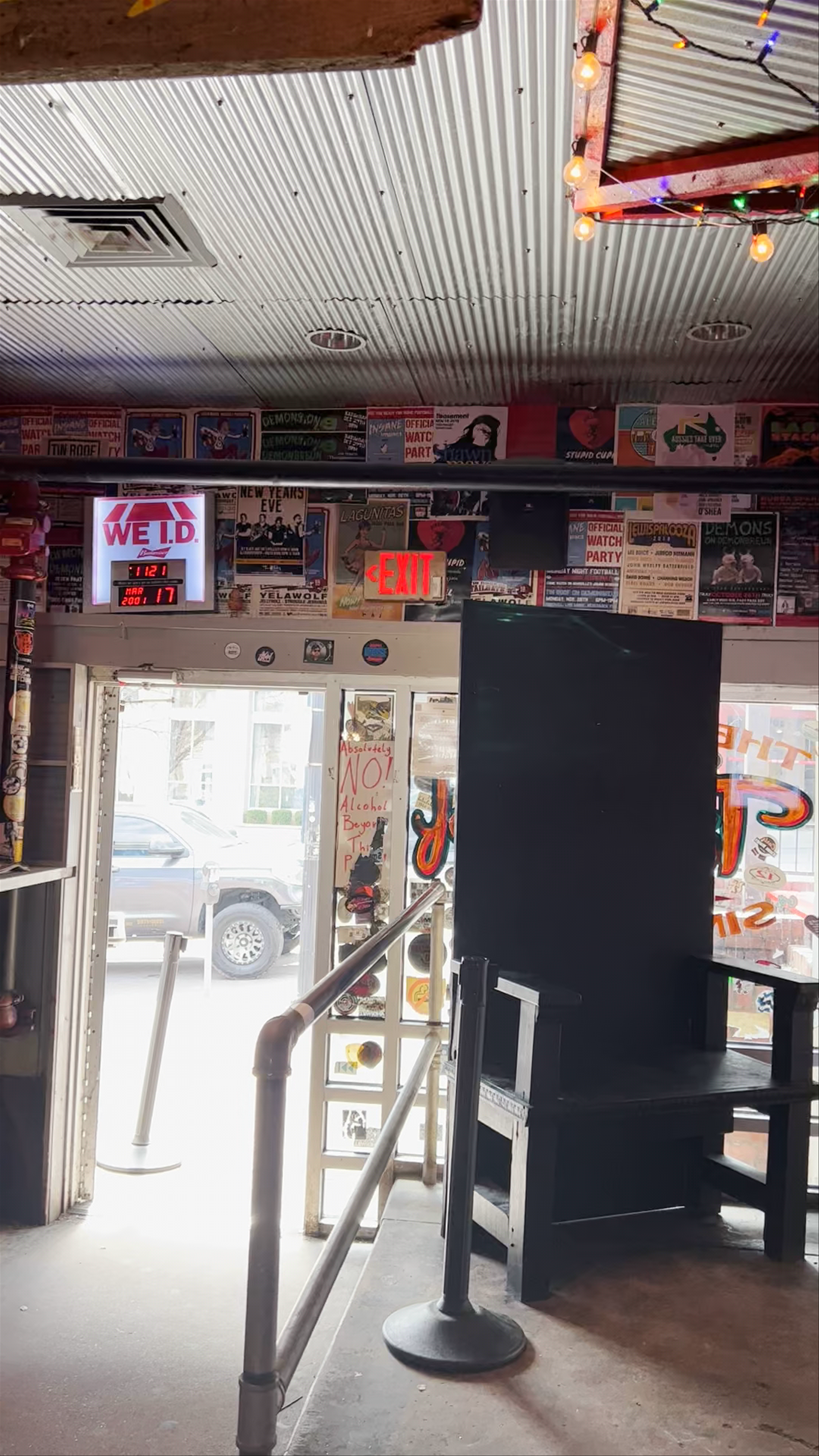 Tin Roof Nashville: Eclectic Vibes on Demonbreun Street