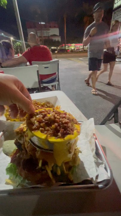 Burger Mania - Hamburguesa - Food Trucks Near Me - Miami, Florida