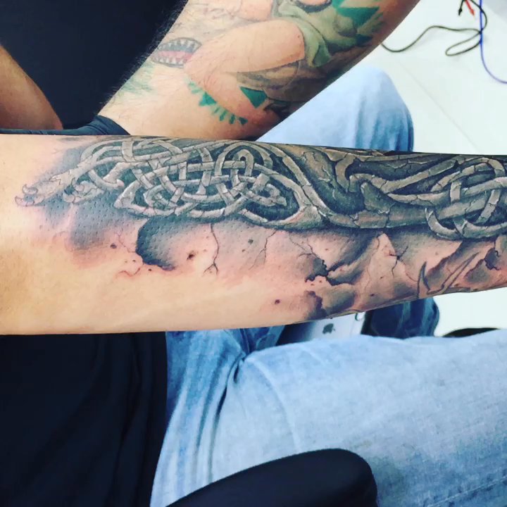 Lucky Tattoo - Wow - Tattoo Near Me - Miami Beach, Florida
