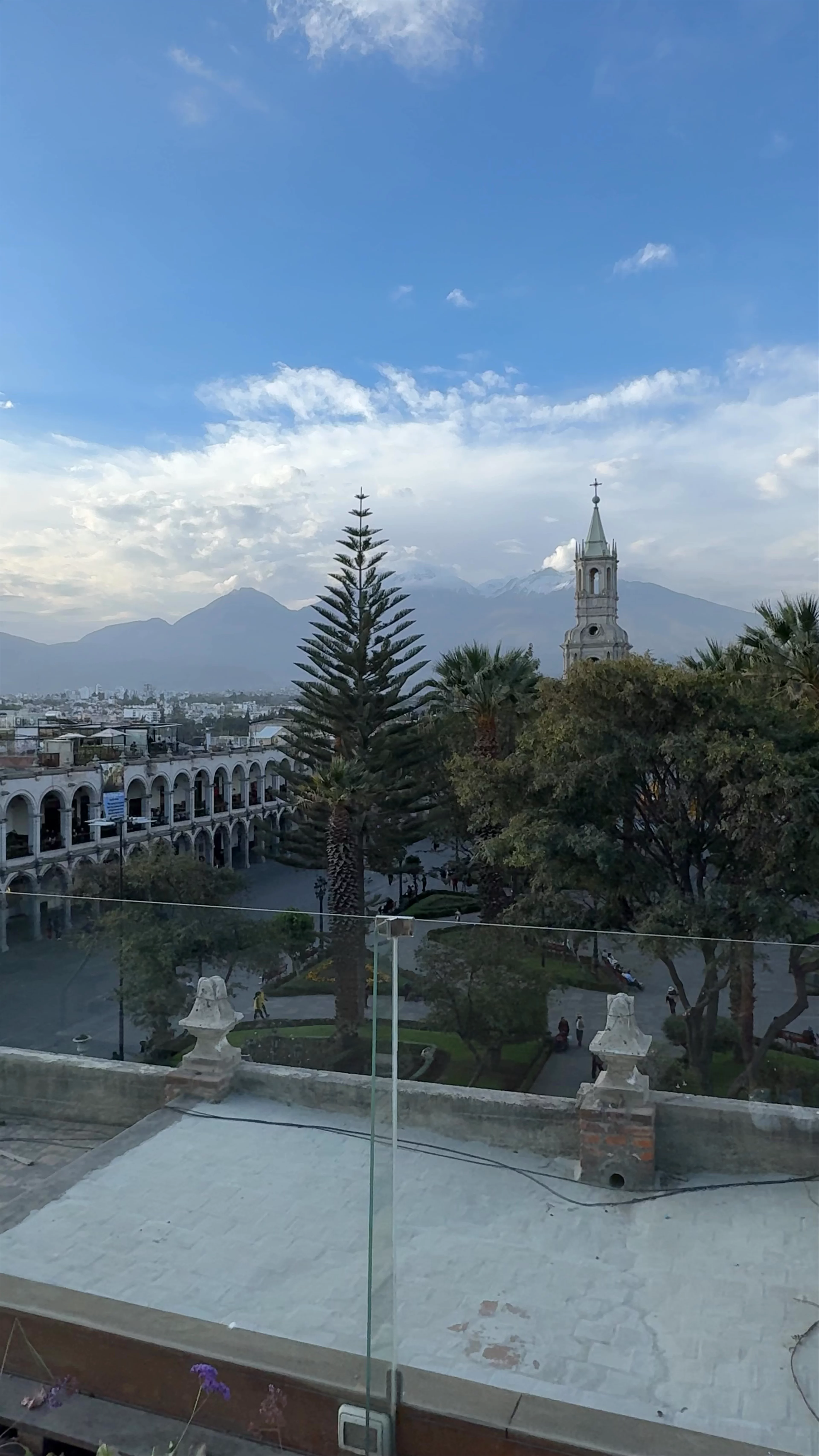 Katari Restaurante, Portal de la Municipalidad
