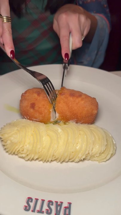 Pastis - Cutting open the chicken Kiev - French Near Me - Washington, DC, District of Columbia