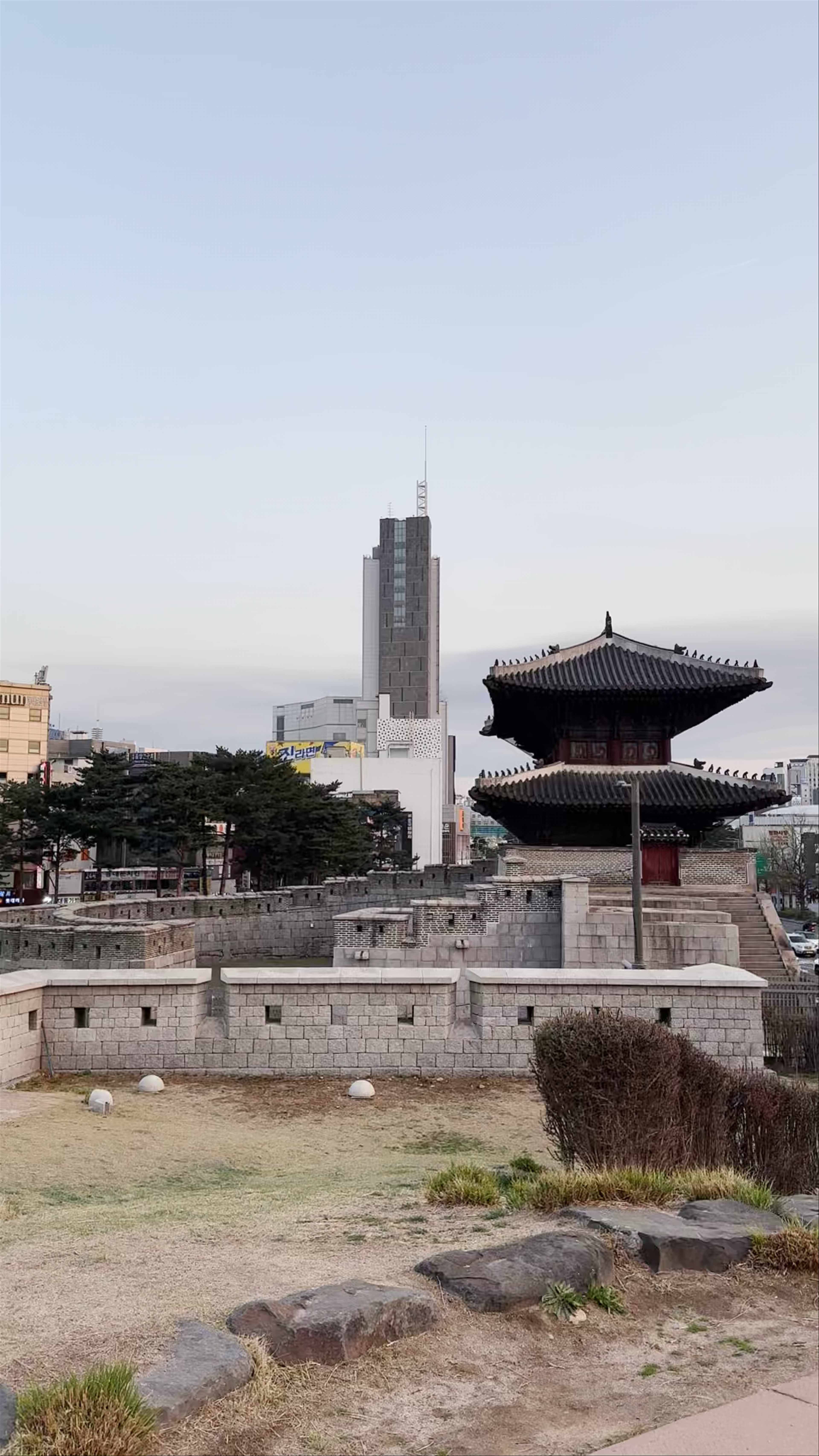 Historic Dondeokjeon Hall: Seoul’s Timeless Fortress Charm