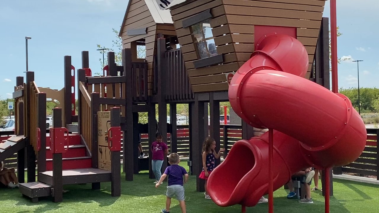 Hat Creek Burger Company - The number of children playing made us uncomfortable with pandemic conditions. - Burgers Near Me - Fort Worth, Texas