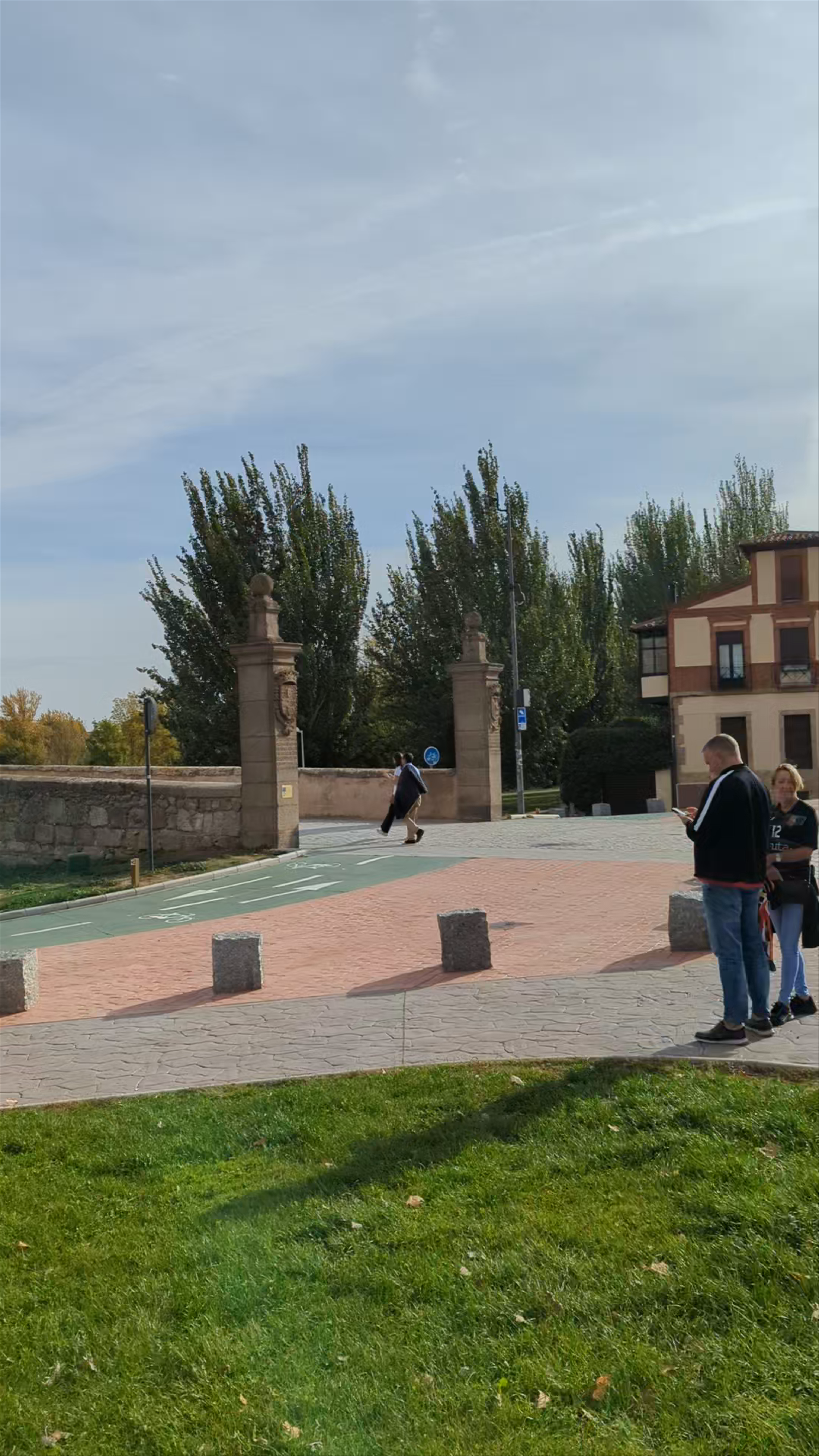 Puente Romano and Riverside Park: Historic Serenity in Salamanca