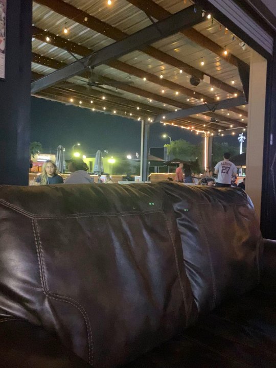 Post Oak Ice House - Friday Night Vibe - Sports Bars Near Me - Houston, Texas