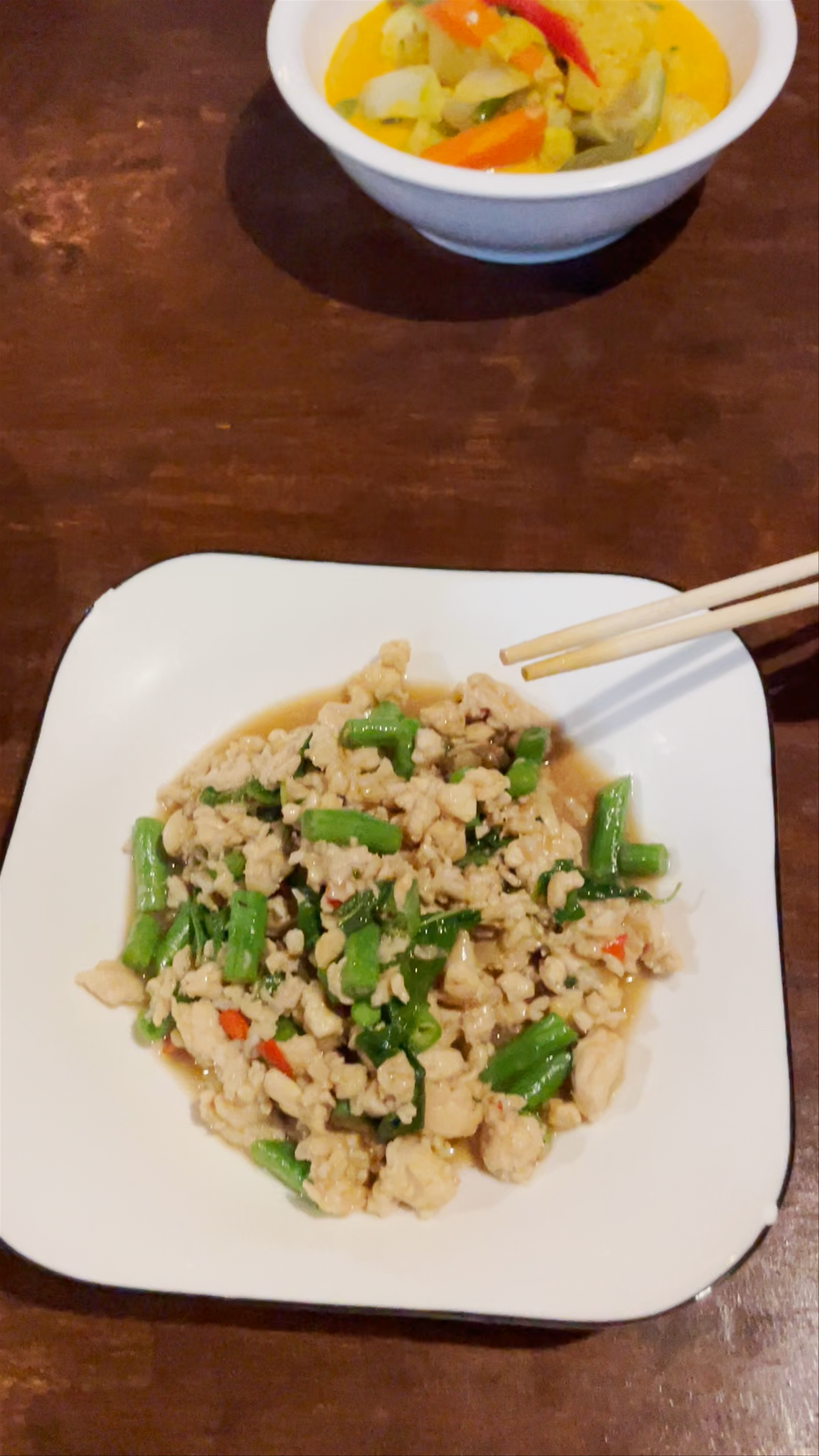Authentic Thai Flavors at Song Pee-Nong Restaurant in Ko Pha-ngan
