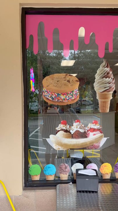 Lucky Scoops - Outside - Ice Cream & Frozen Yogurt Near Me - Tamarac, Florida