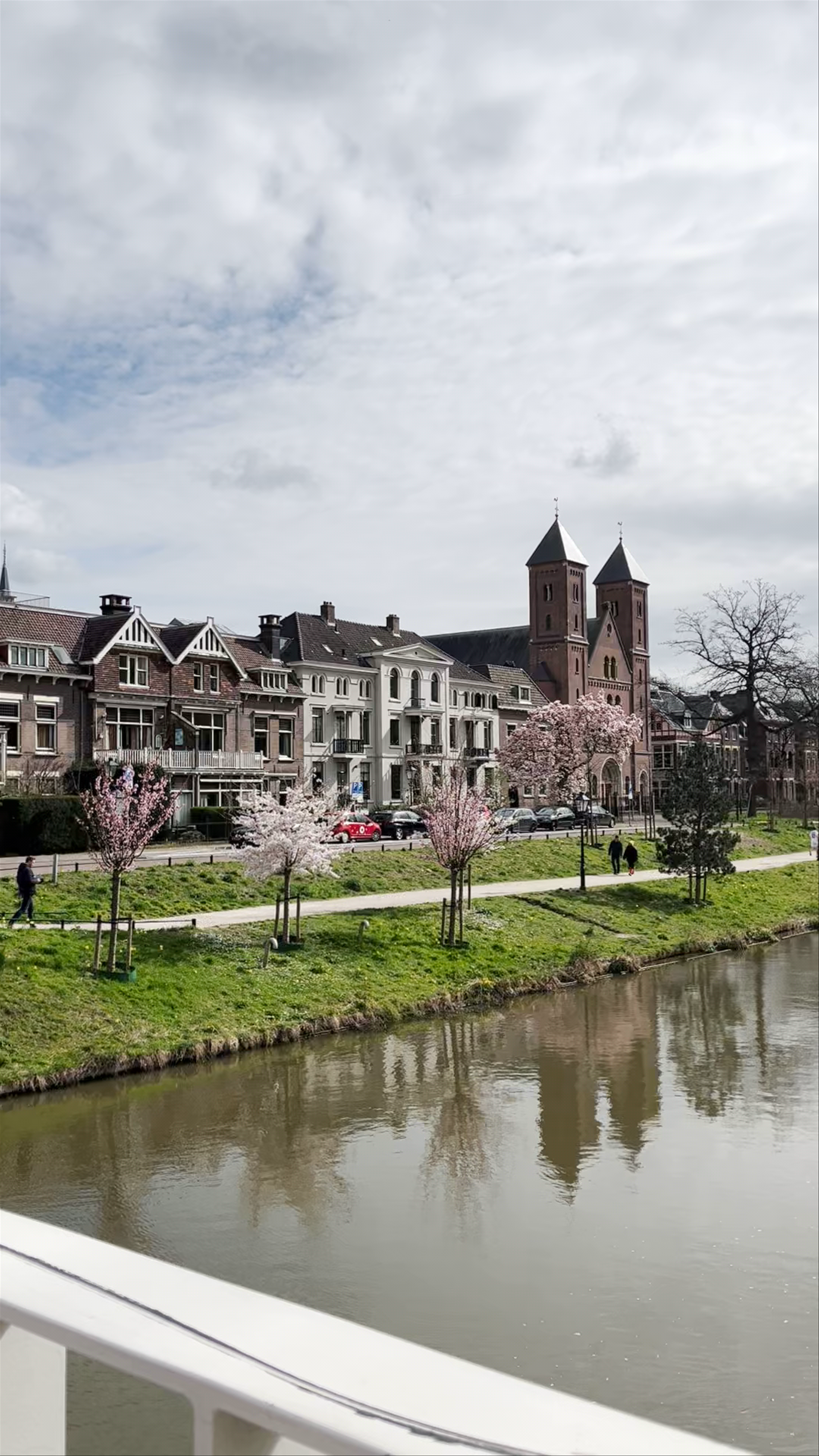 Springtime Serenity at Park Lepelenburg, Utrecht
