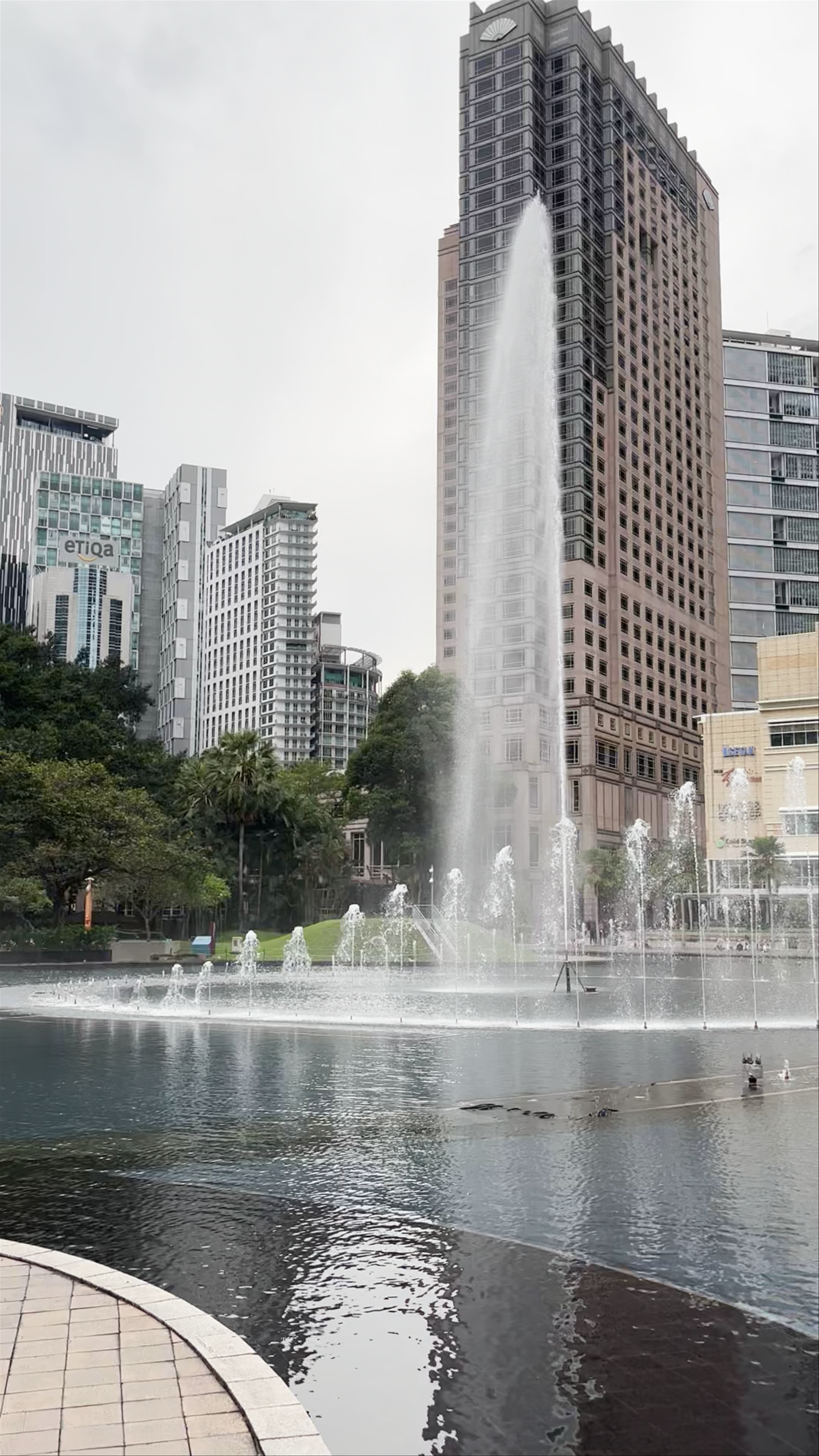 Symphony Lake Water Show