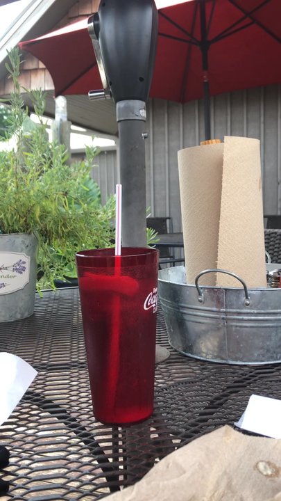 The Last Catch - Beachy Outdoor patio with music - Seafood Near Me - Jasper, Georgia