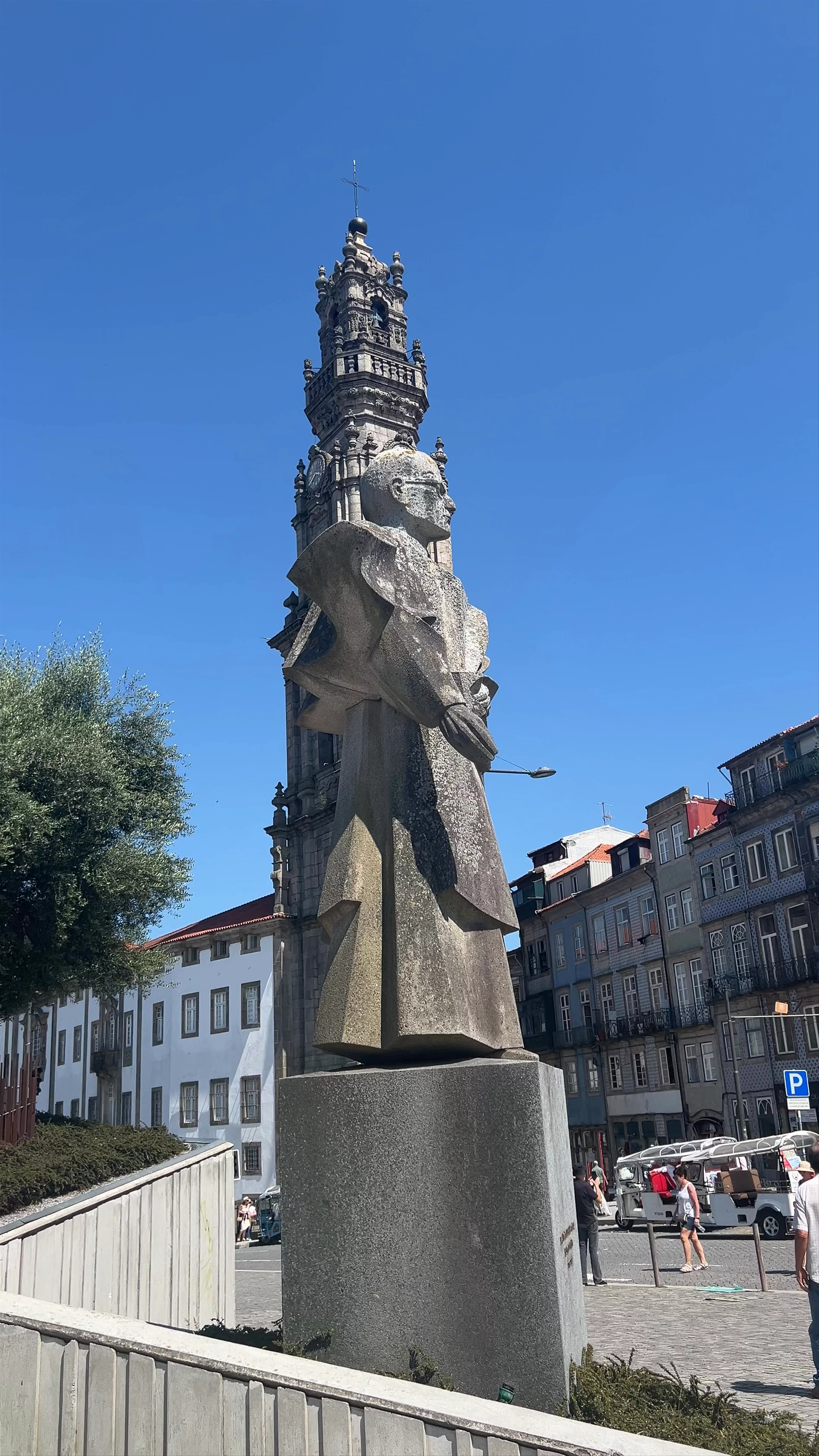 Estátua do Bispo D. António Ferreira Gomes, Campo dos Mártires da Pátria