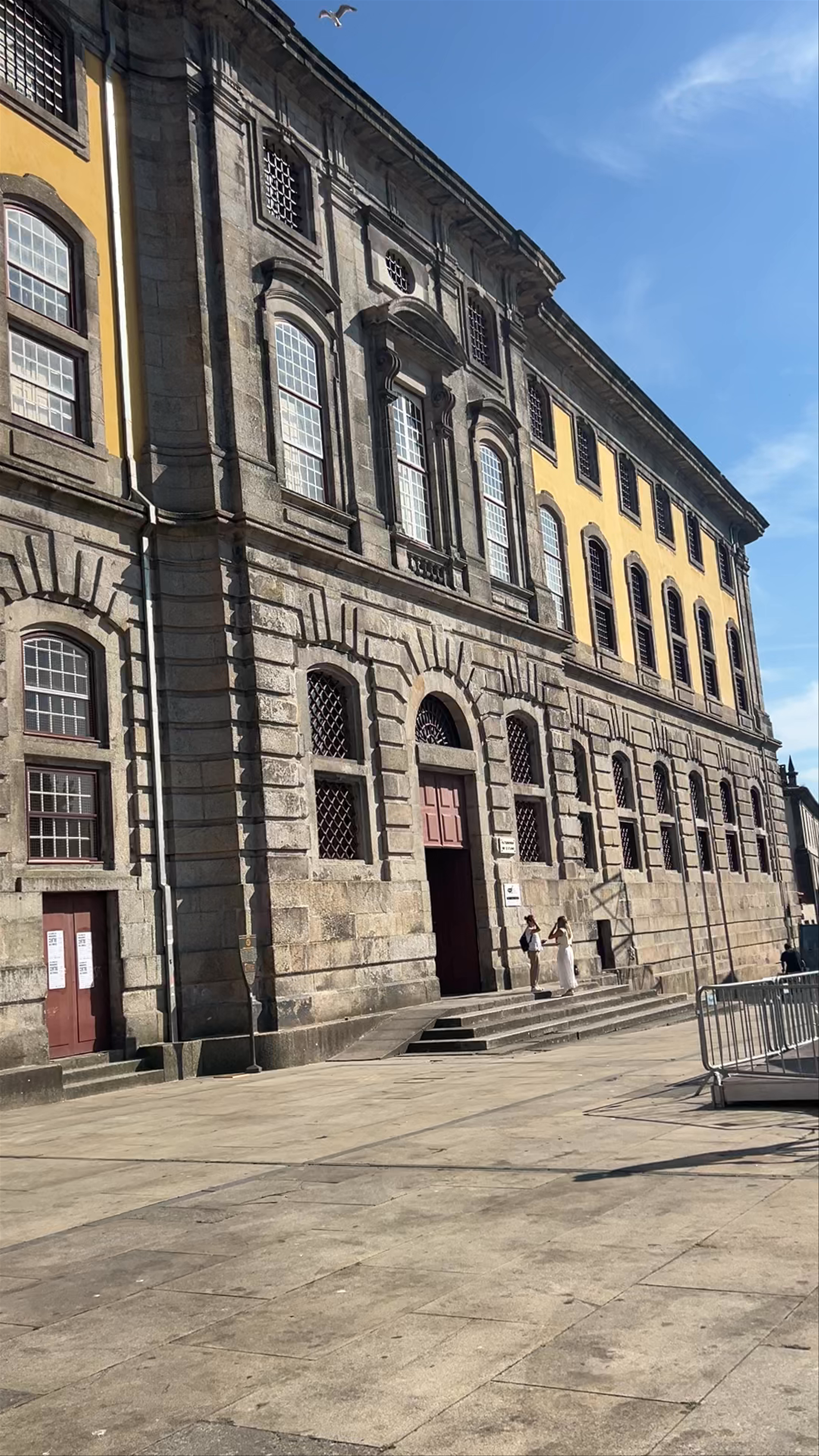 Praça da Liberdade: Historic Heartbeat of Porto