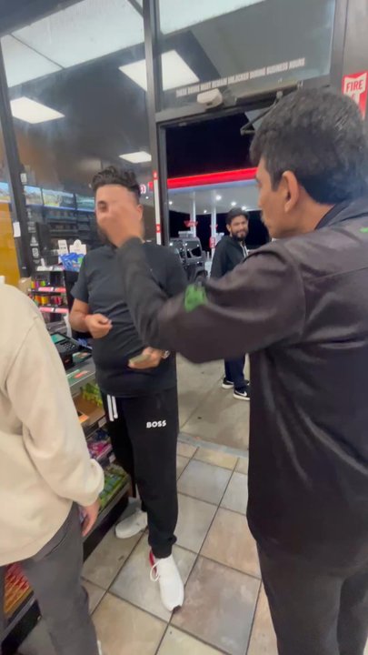 7-Eleven - 7 eleven worker taking my phone out of my hand without legal consent - Convenience Stores Near Me - Sugar Land, Texas