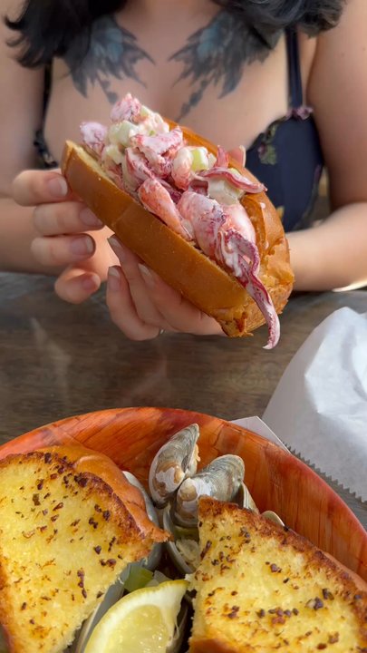 DJ's Clam Shack - Seafood Near Me - Key West, Florida