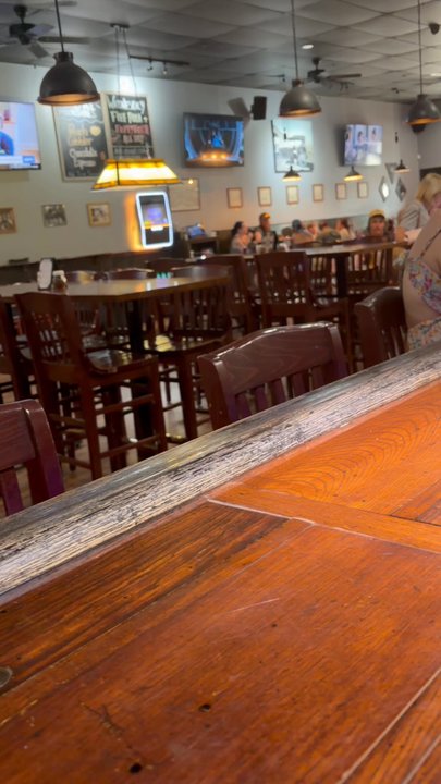 Bootleggers Pizza Parlor - Pizza Near Me - New Braunfels, Texas