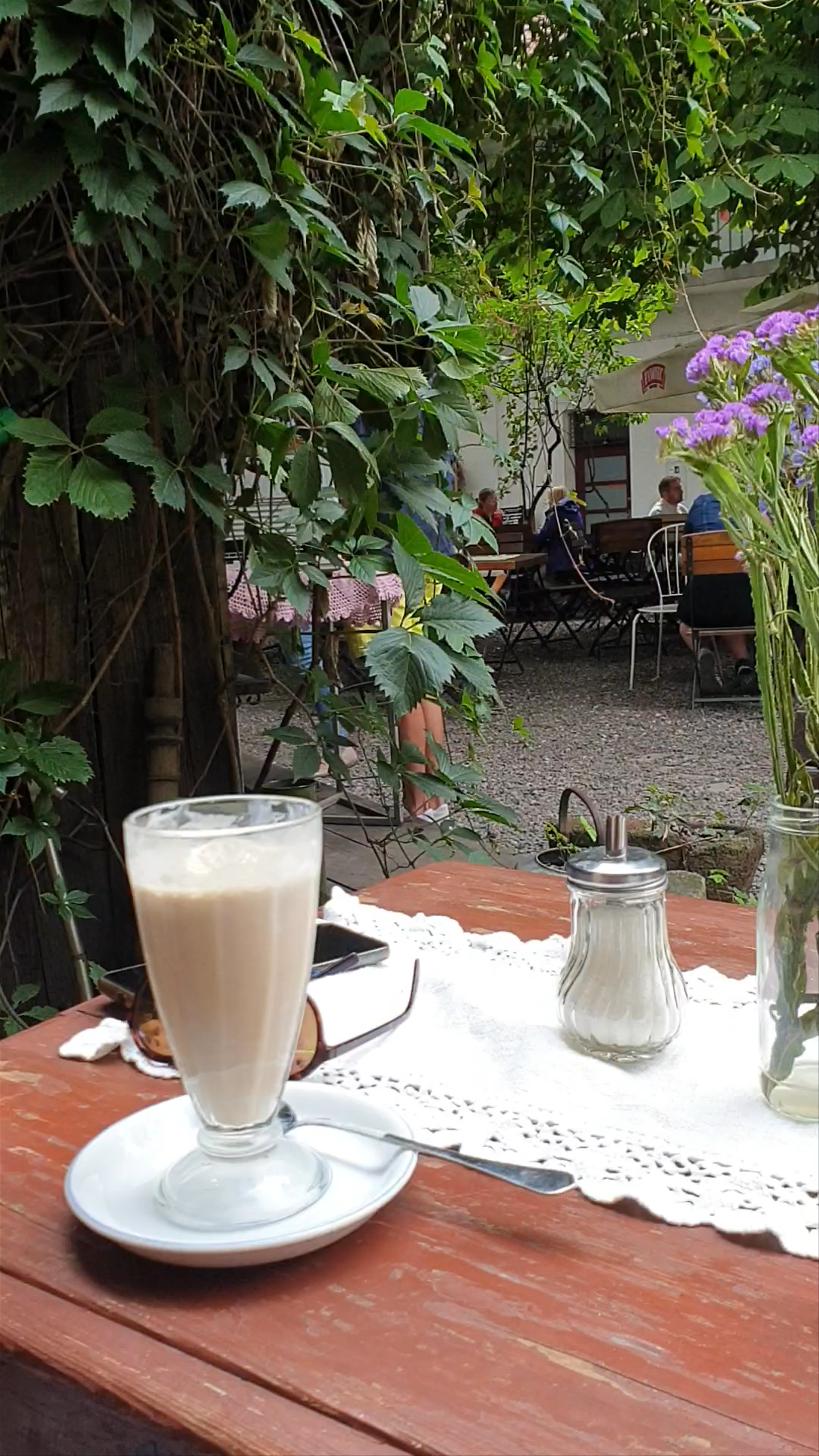 Charming Outdoor Cafe Experience at Mleczarnia in Kraków