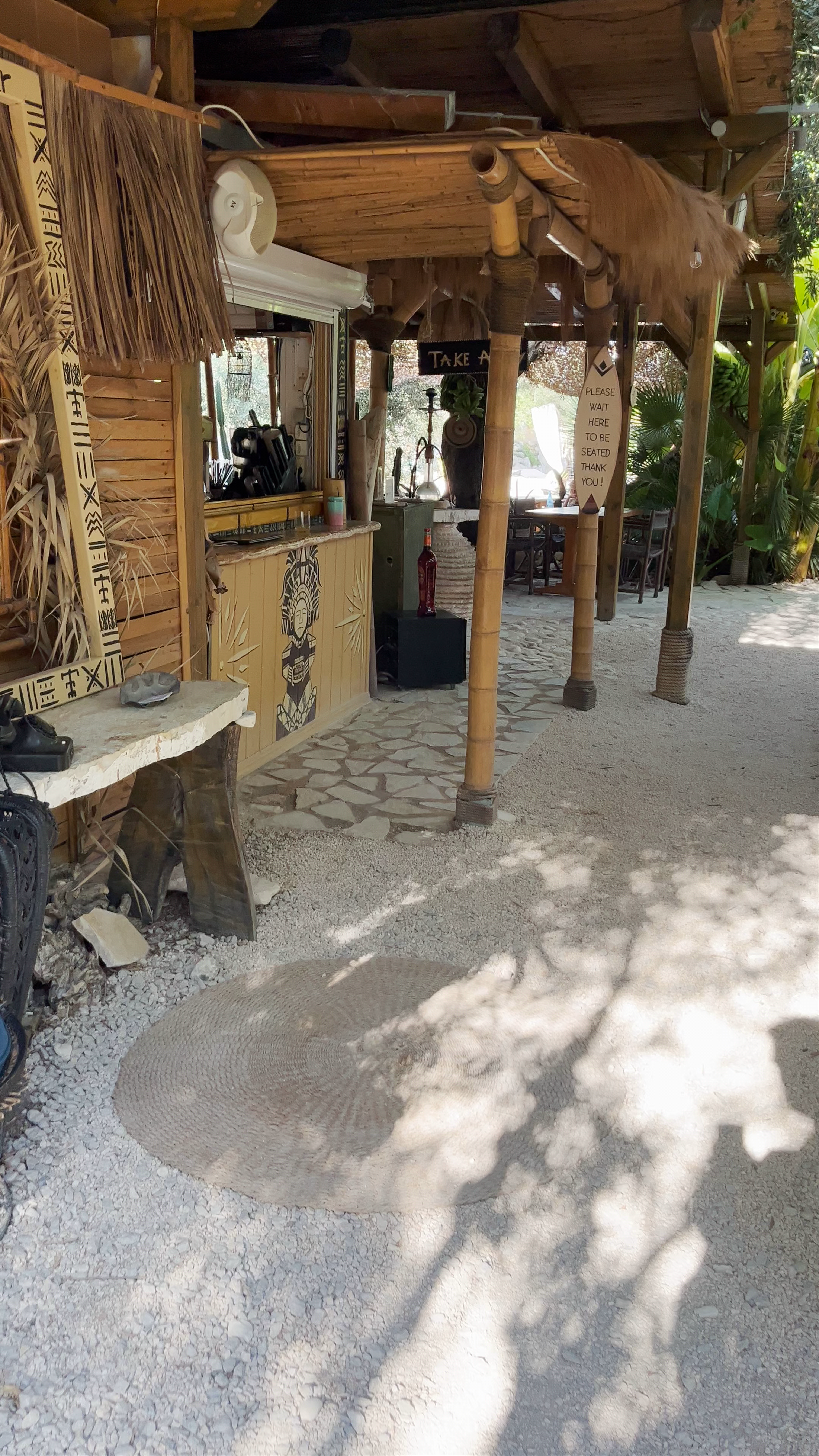 Aeolus Beach Bar Paxos: Tropical Chill Vibes in Κακή Λαγκάδα