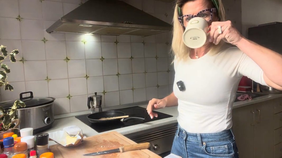 Cook along: Scrambled eggs with Tofu & chilli (optional).