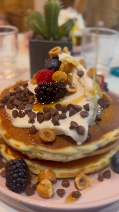 Bon Bouquet Café - Choco Berry Pancakes - Breakfast & Brunch Near Me - Paris, 01