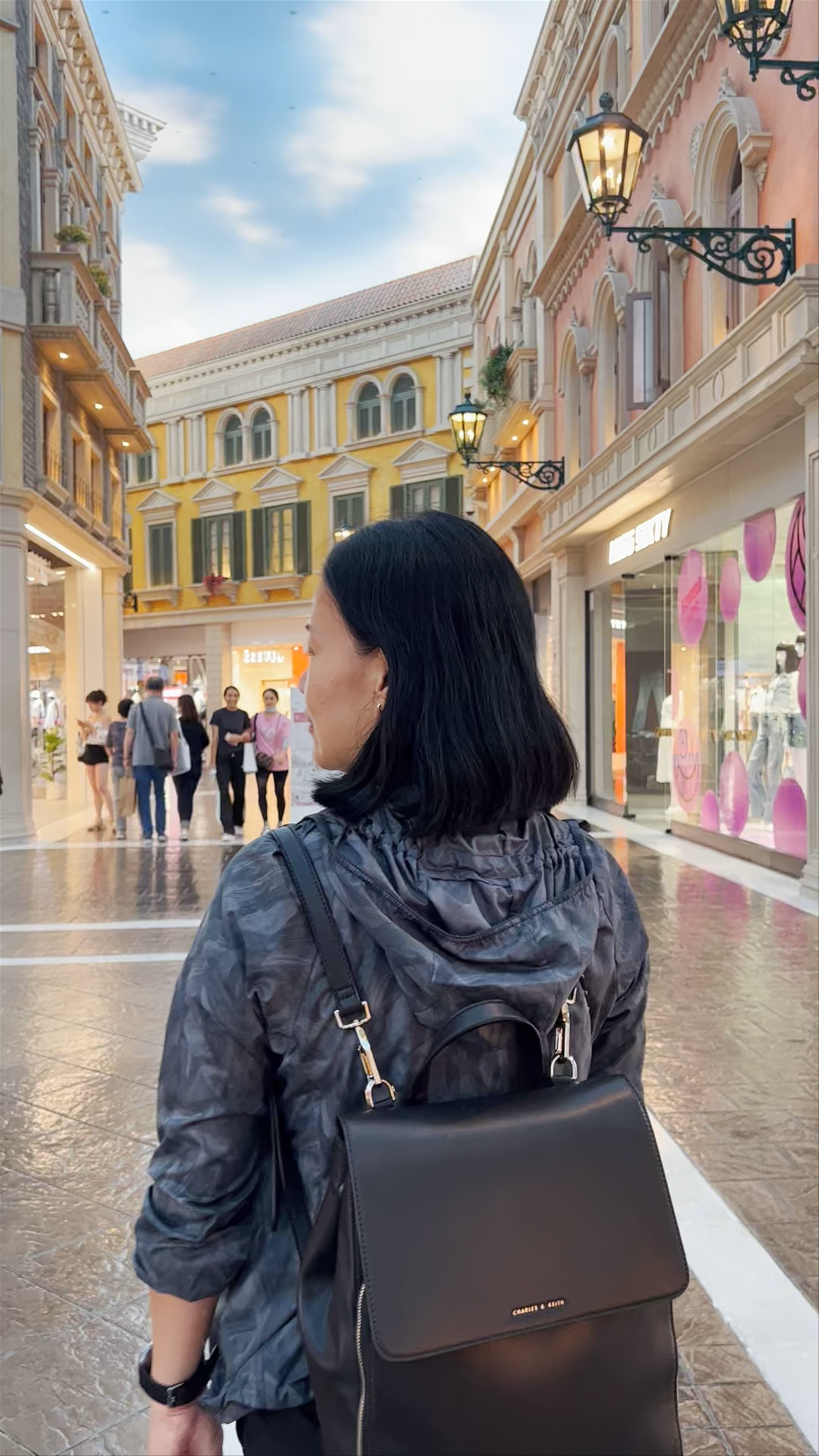 Venetian Macao Casino: A Luxurious European-Inspired Shopping Journey